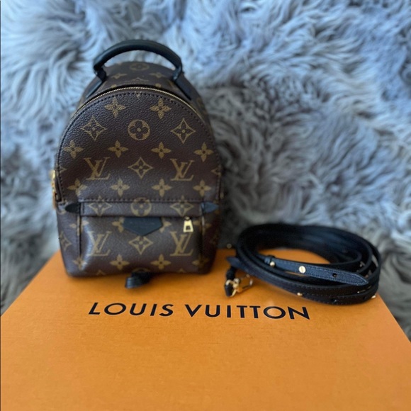 Louis Vuitton - Picture 3 of 10